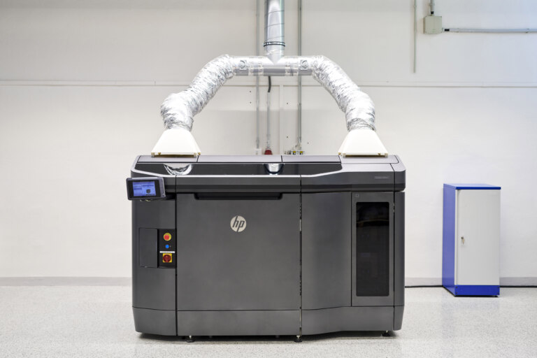 When printing using the Multi Jet Fusion method, the part is created by sintering layers of plastic powder and a binding agent using infrared heaters