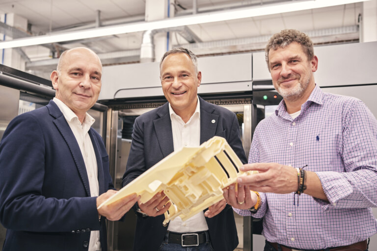 From left: Jan Novák (Head of the Test Vehicle and Model Production Center), Florian Weymar (Head of Integration, Verification, and Validation of the Entire Vehicle), Martin Sova (Coordinator of the 3D Printing Competence Center)