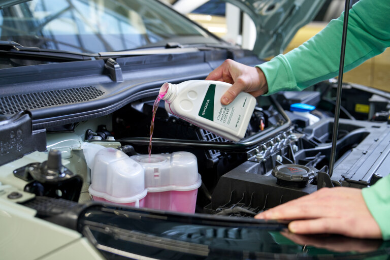U chladicí kapaliny nejde jen o správné množství, ale také o změření bodu tuhnutí.