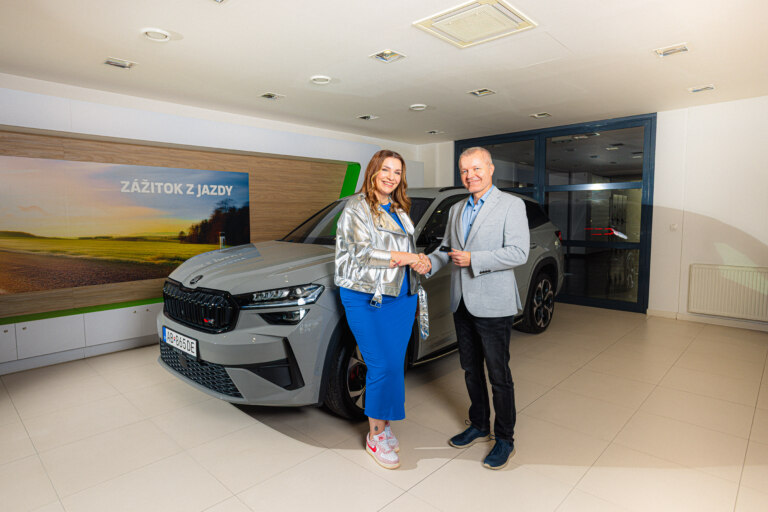 Komička Simona First pokračuje v spolupráci so Škoda Auto Slovensko, opäť si vybrala Kodiaq