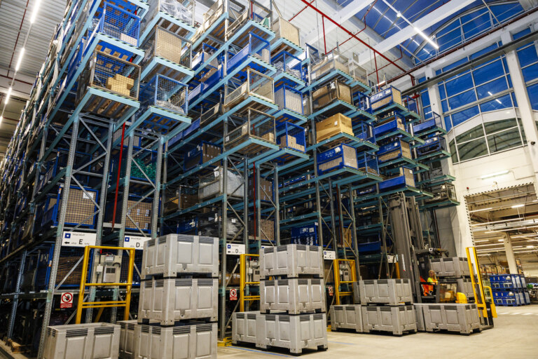 Bezkonkurenčná rýchlosť dodávok originálnych dielov prináša zákazníkom značky Škoda servis bez zbytočných prestojov