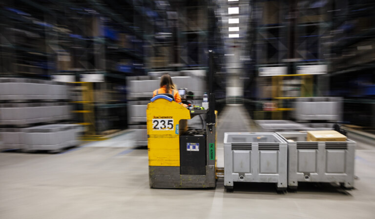 Bezkonkurenčná rýchlosť dodávok originálnych dielov prináša zákazníkom značky Škoda servis bez zbytočných prestojov