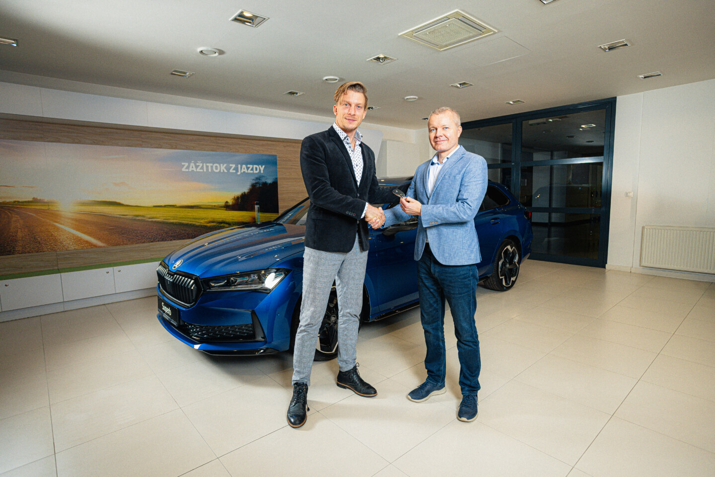 Herec Juraj Bača pokračuje v spolupráci so Škoda Auto Slovensko. Na svoje každodenné jazdy si vybral nový Superb Combi Sportline