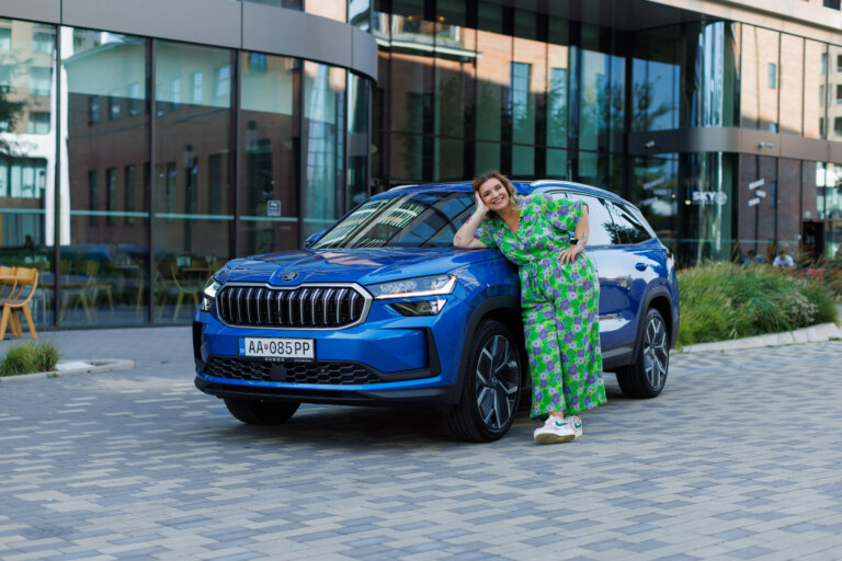 Komička Simona First pokračuje v spolupráci so  Škoda Auto Slovensko, opäť si vybrala Kodiaq