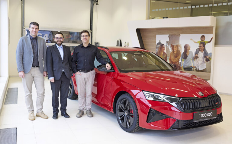 Škoda Octavia 4. generace s pořadovým číslem 1 000 000 předána českému zákazníkovi