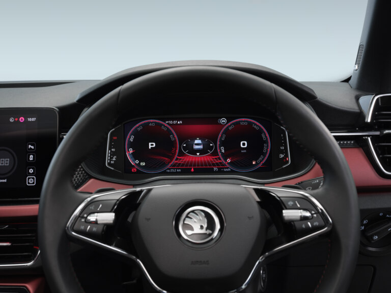 Interiér Kushaqu ve sportovně pojatém provedení Monte Carlo