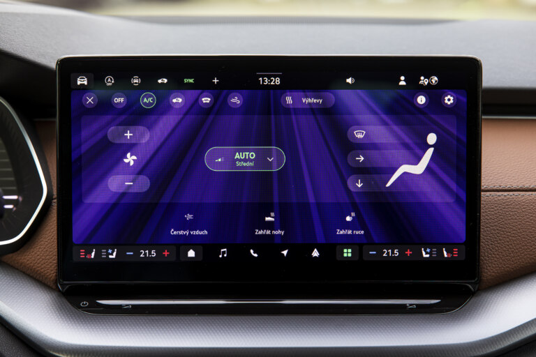 Menu klimatizace obsahuje řadu chytrých nastavení pro tepelnou pohodu v autě
