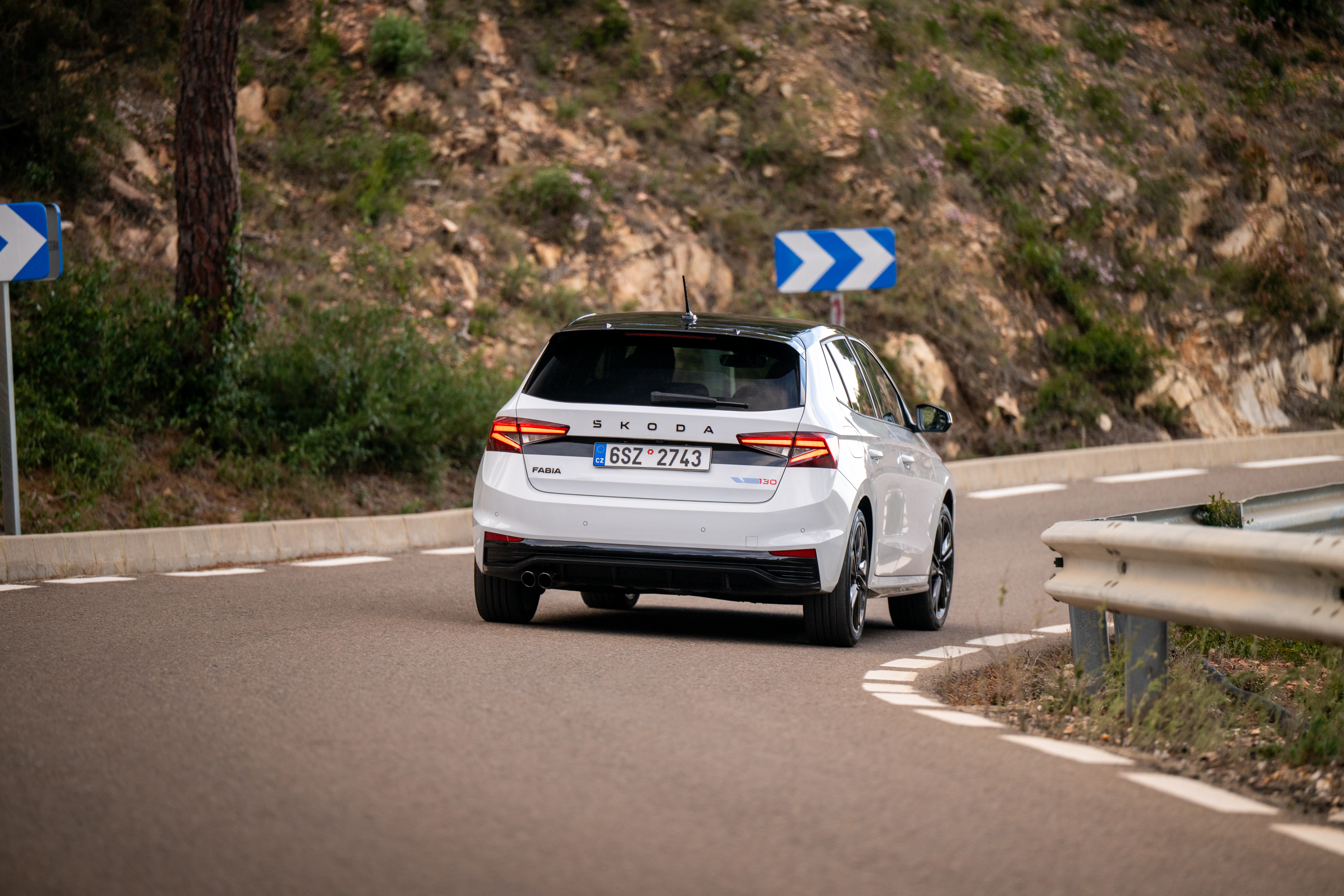 Increased steering stiffness around the center position enhances stability and enables clean, precise cornering with small steering angles.