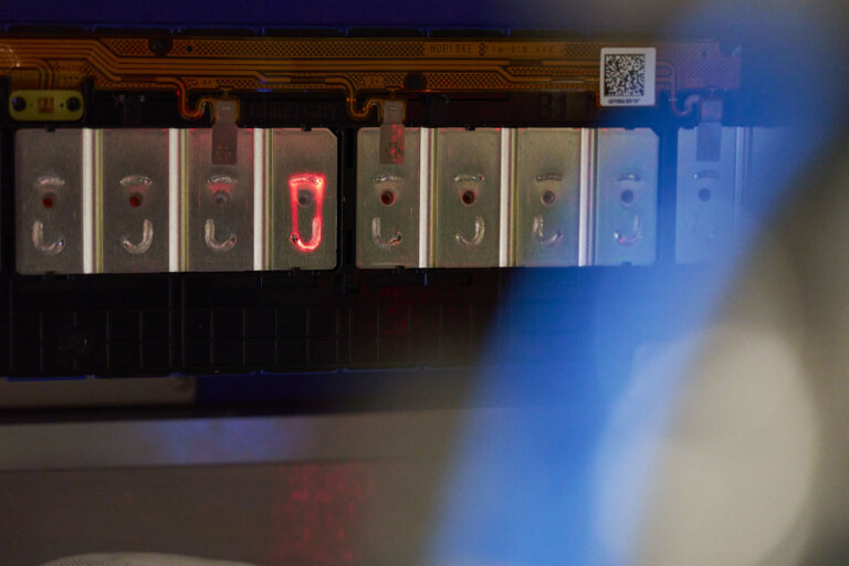 Škoda otevírá novou halu na montáž bateriových systémů