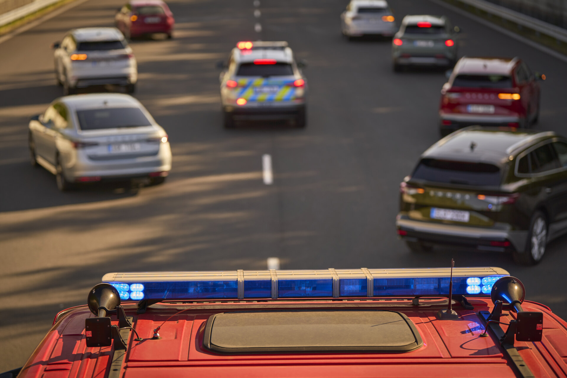 Pozor, jede auto s majákem! upozorní vás vaše Škoda