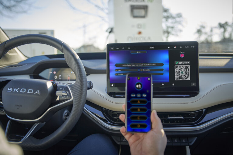 Air Console promění vůz v herní konzoli. Jako ovladač slouží smartphone uživatele