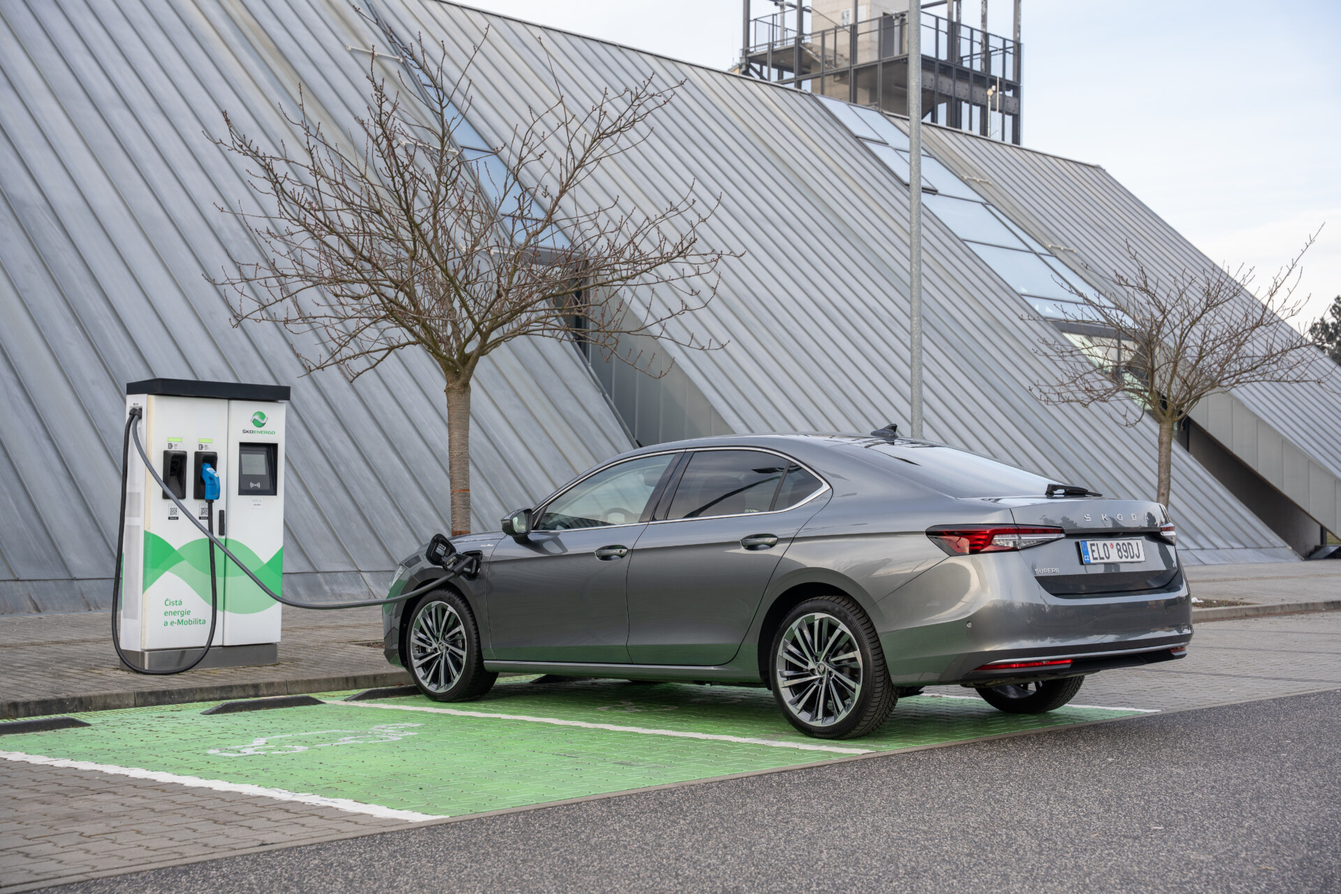 Posílený Superb iV přiváží výkon 200 kW