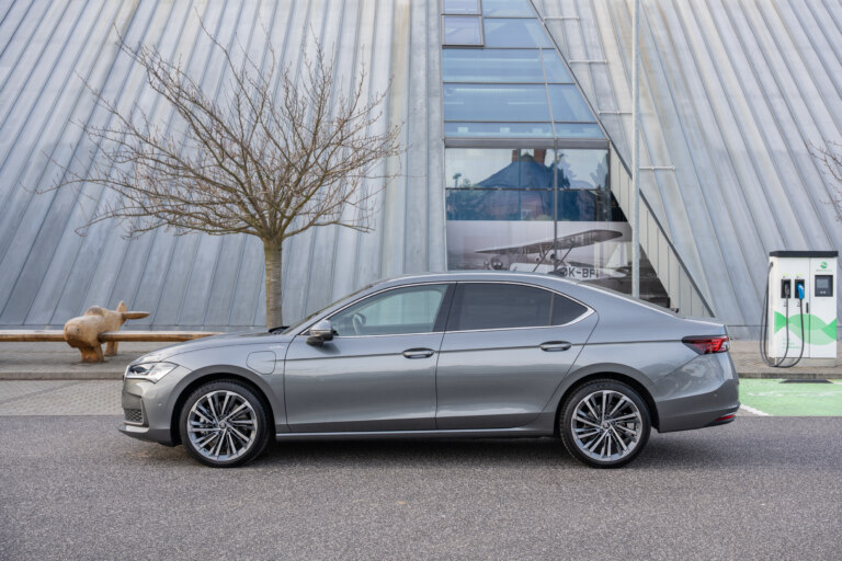 Posílený Superb iV přiváží výkon 200 kW