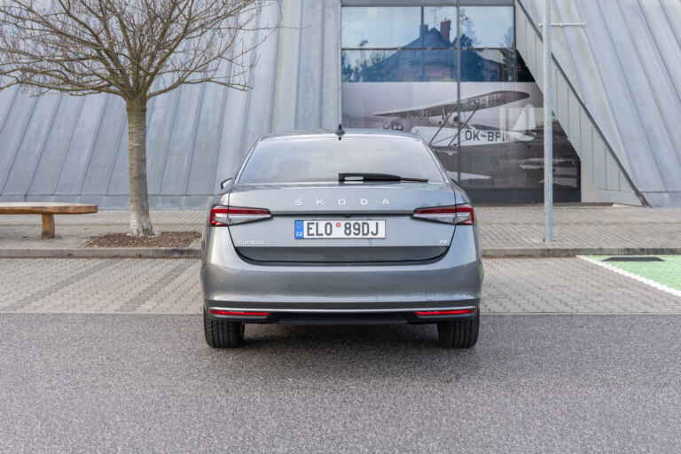 Posílený Superb iV přiváží výkon 200 kW