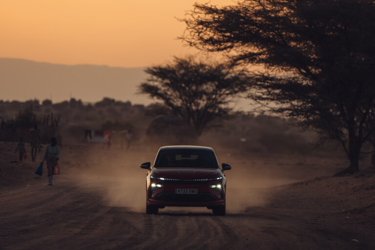 Sand, heat, and camels. The Enyaq RS explores the origins of humankind