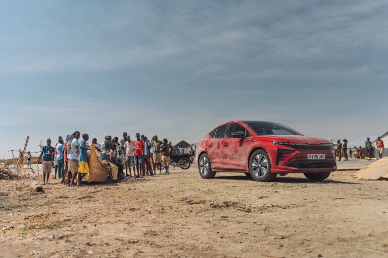 Sand, heat, and camels. The Enyaq RS explores the origins of humankind