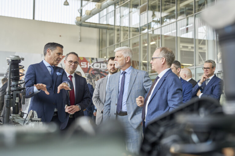 Prezident Petr Pavel navštívil sídlo a hlavní závod společnosti Škoda Auto v Mladé Boleslavi