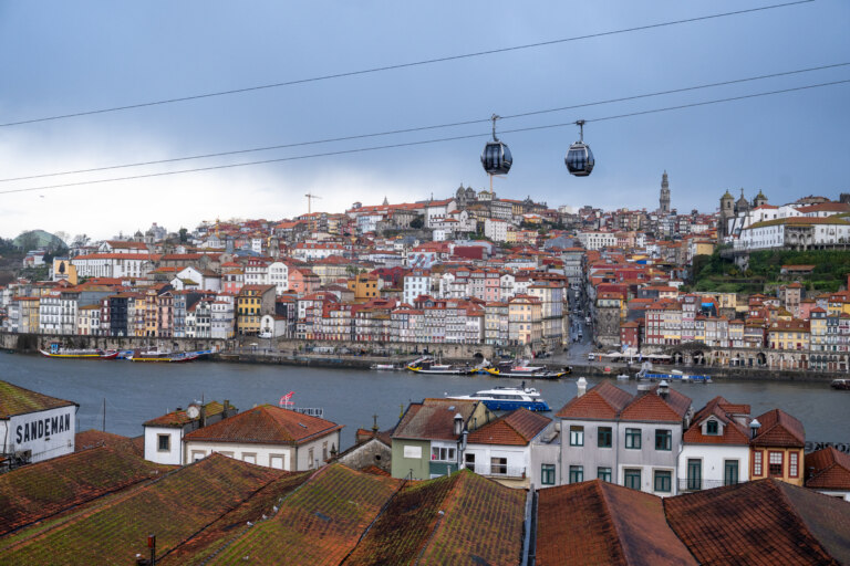 Nejkrásnější výhled na Porto není z Porta, ale ze sousedního města Vila Nova de Gaia.