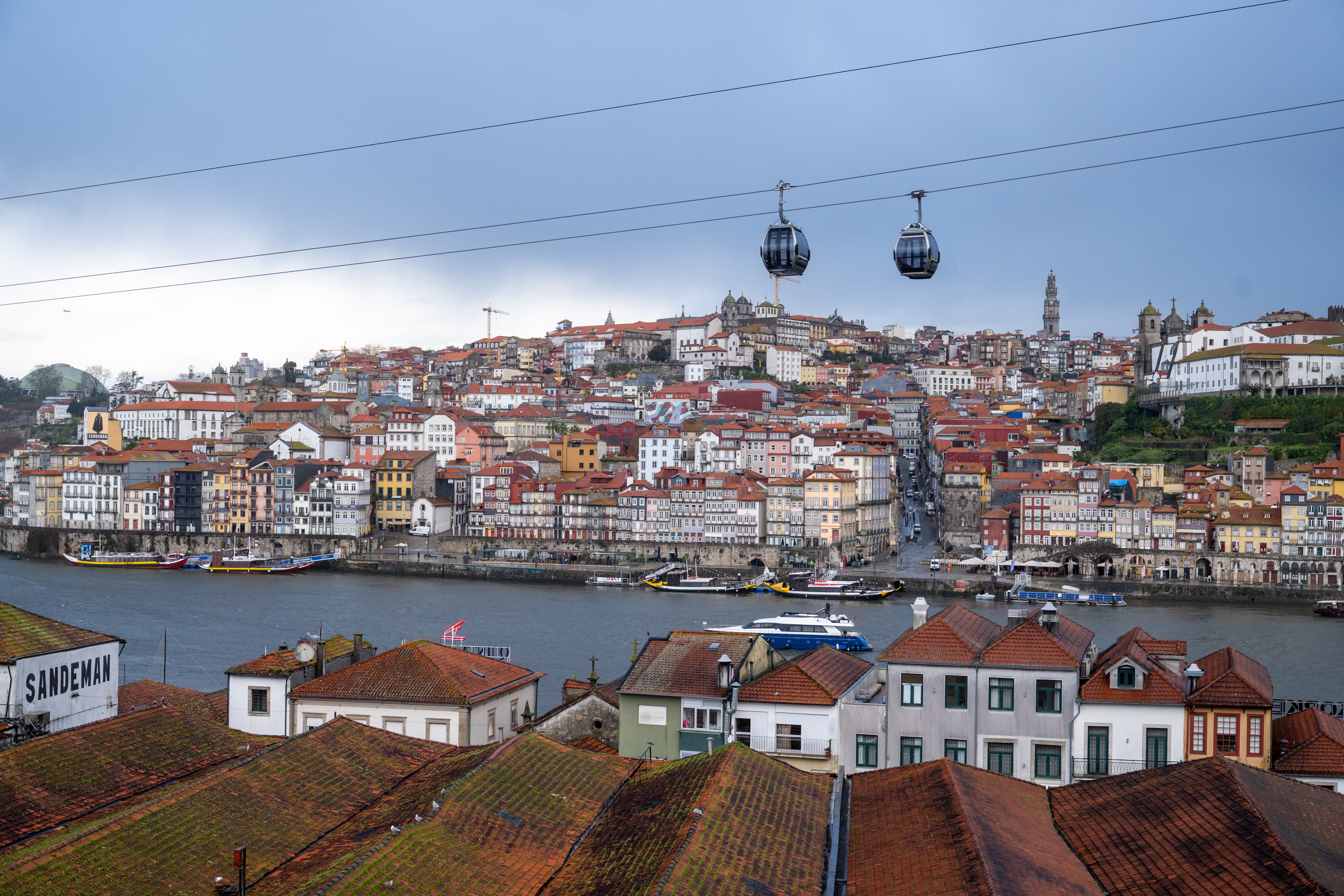 Nejkrásnější výhled na Porto není z Porta, ale ze sousedního města Vila Nova de Gaia.
