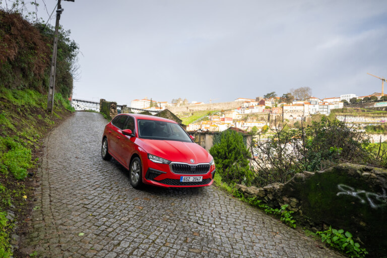 Během prozkoumávání narazíte i na zapadlé uličky se zajímavými výhledy.