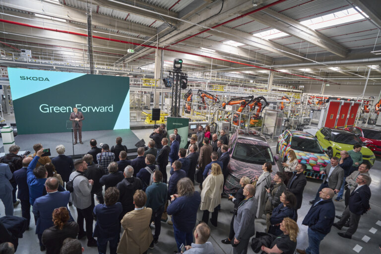 Škoda otevírá novou halu na montáž bateriových systémů