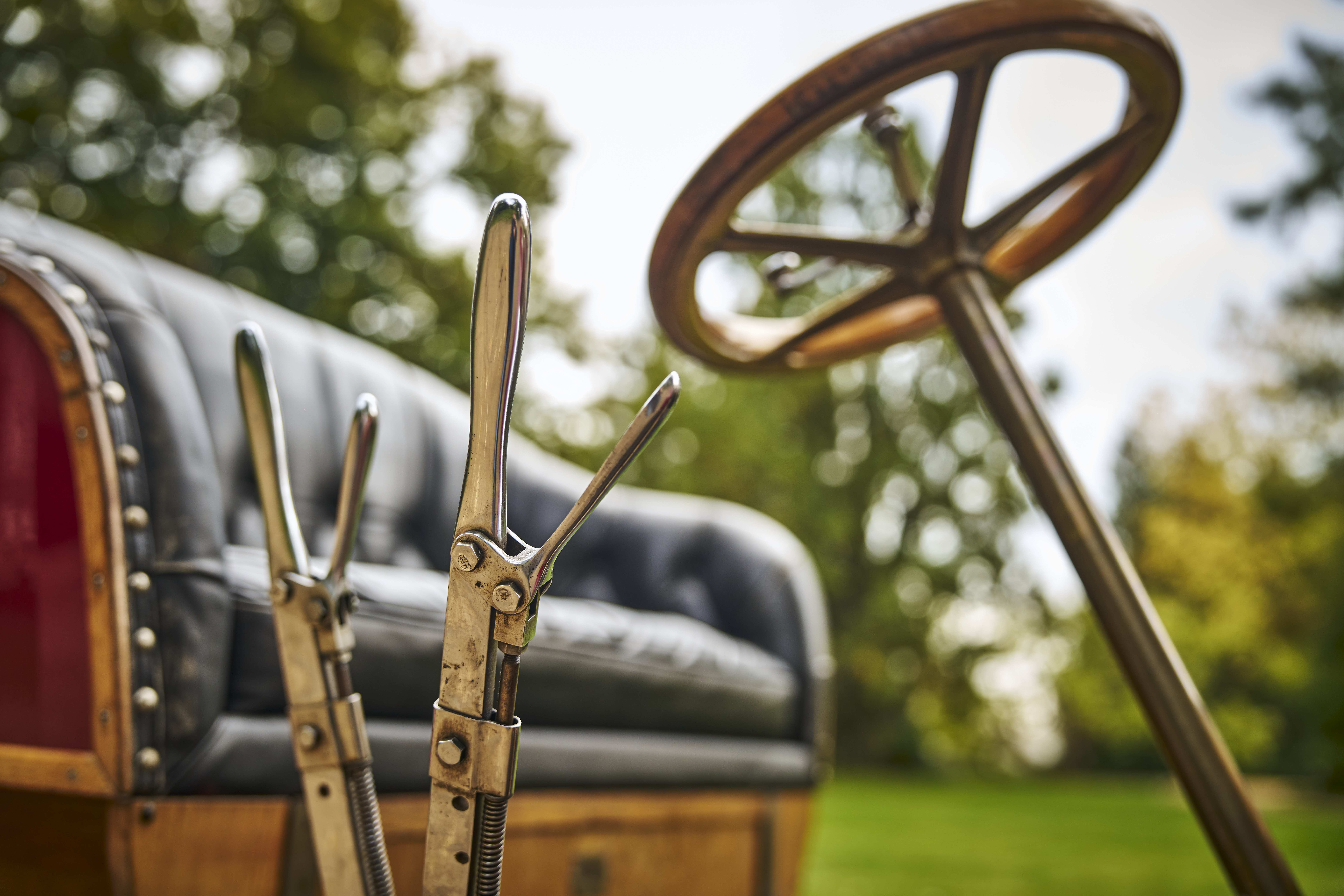 There are two levers to the right of the driver. The left one is used for shifting gears, the right one as a handbrake for the rear wheels.