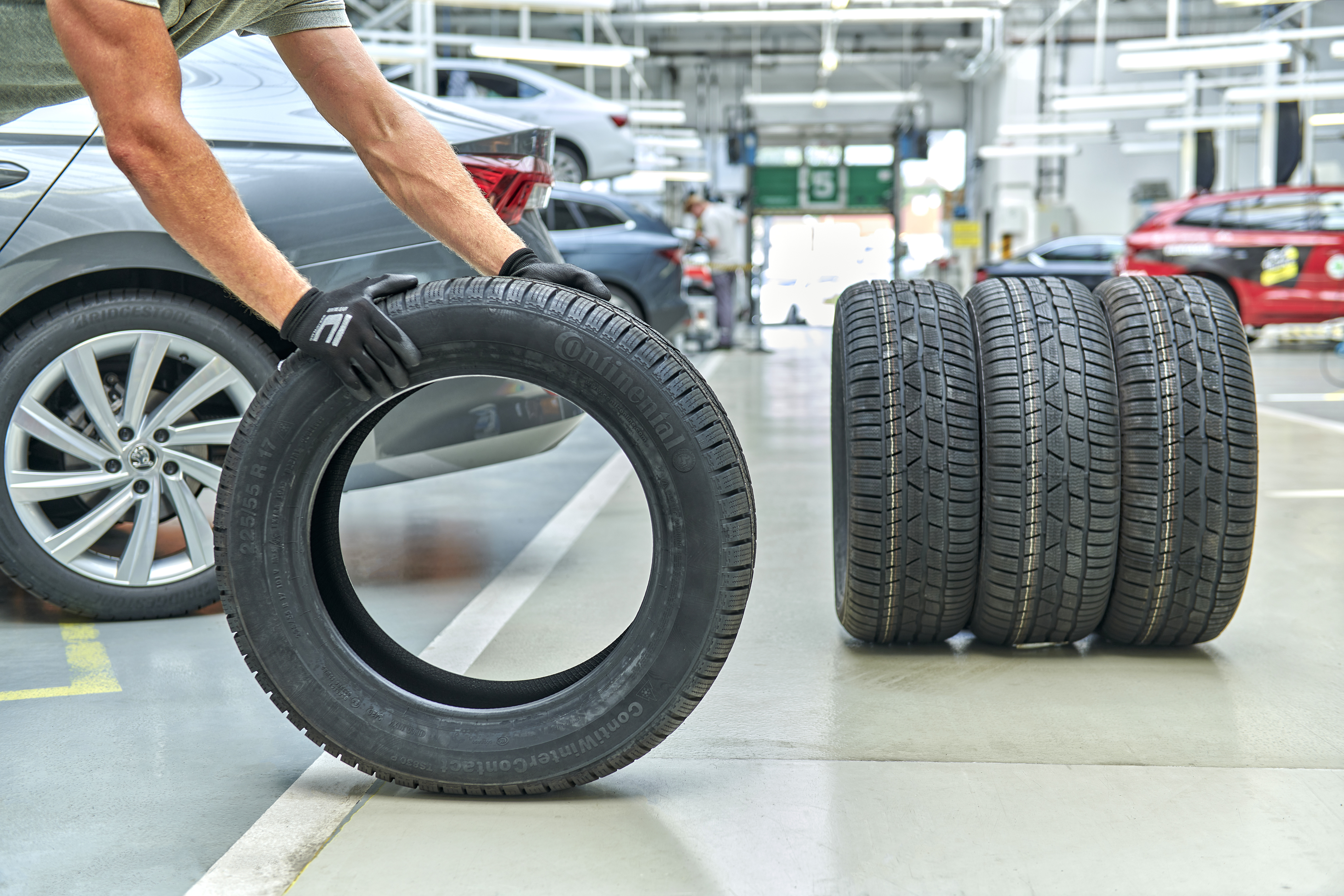Service-works-tyre-business-Image_4fb05ffa