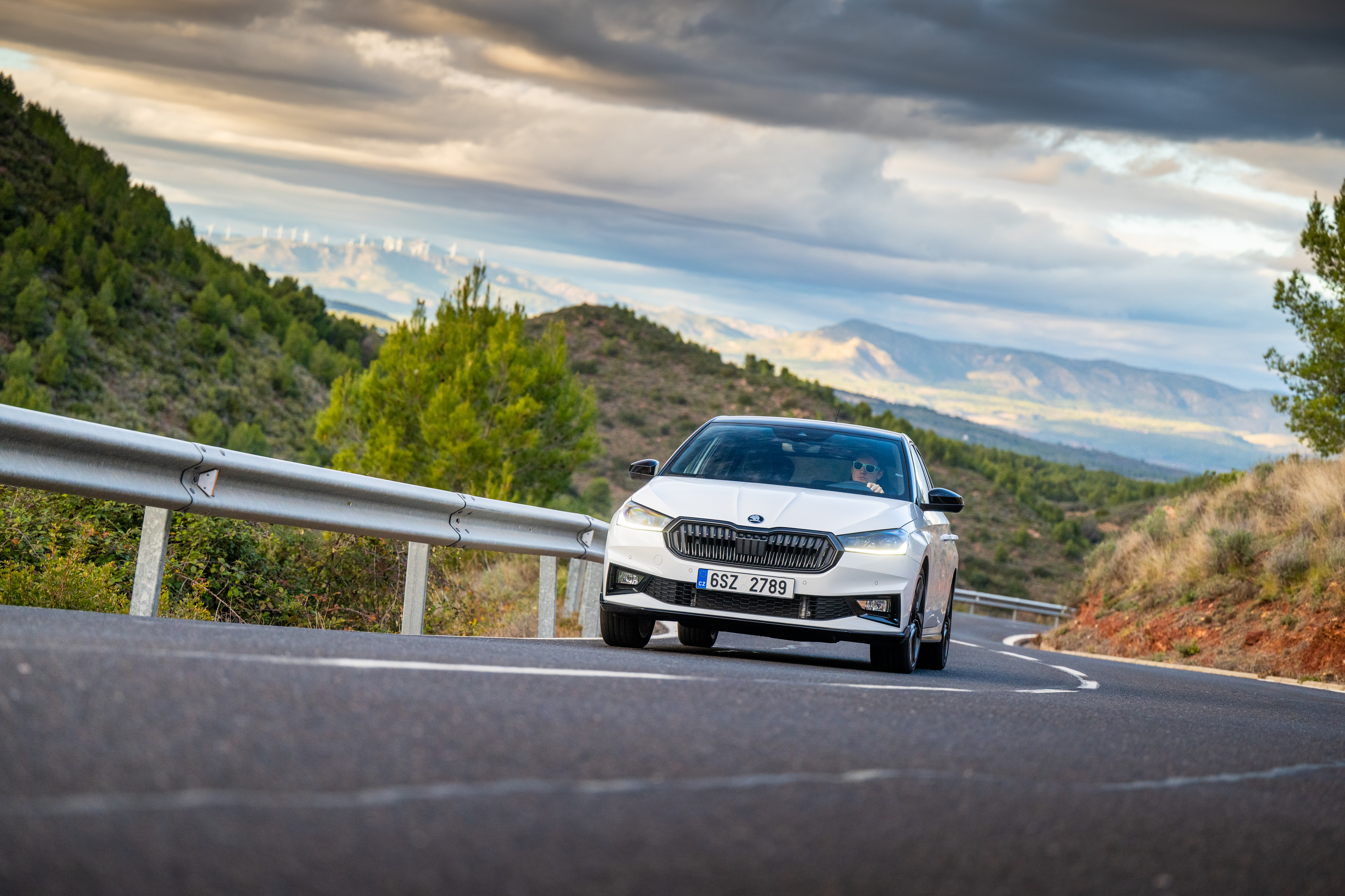 Smooth tarmac, engaging corners. This is where the Škoda Fabia 130 feels right at home.