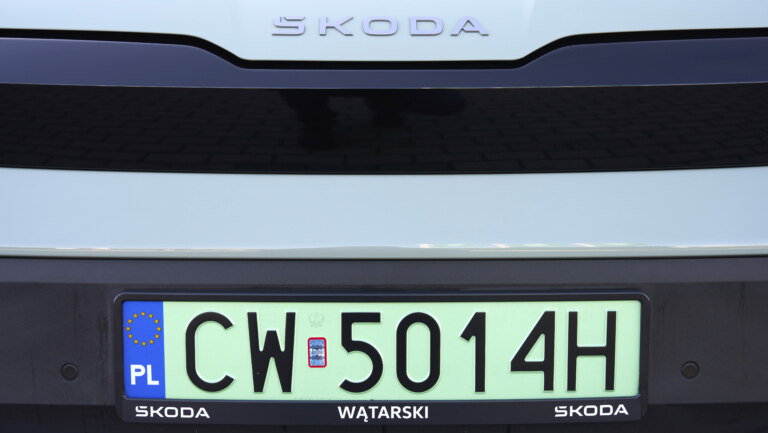 In Poland, electric cars are being issued license plates with a light green background
