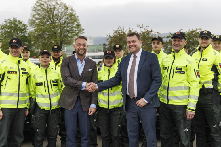 Škoda Auto Slovensko dodá policajnému zboru 100 vozidiel Superb Combi