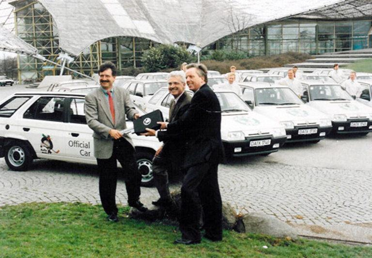 Škoda Auto se stala v roce 1992 partnerem mobility Mistrovství světa IIHF v ledním hokeji