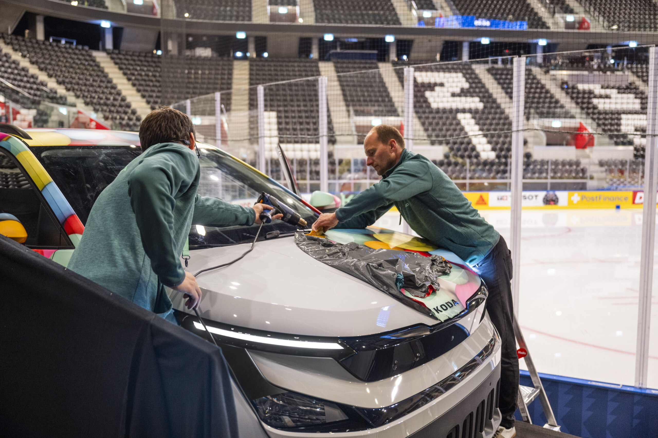 Removing the camouflage in an empty arena at the hockey championship