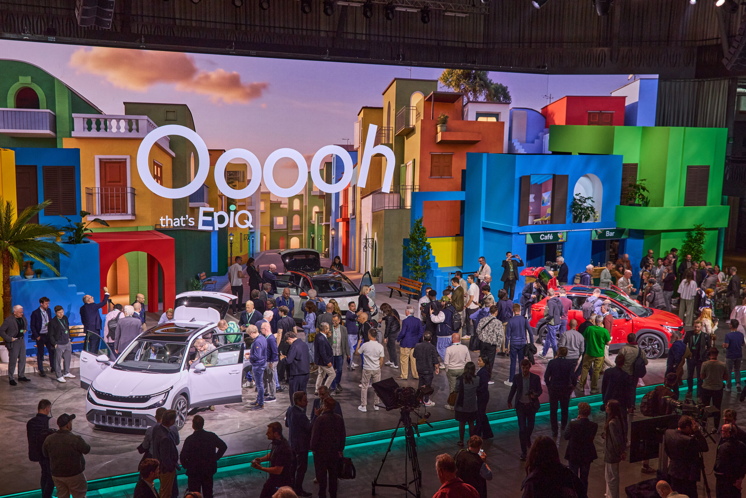 The invitation to take a look at the car had the entire audience on their feet