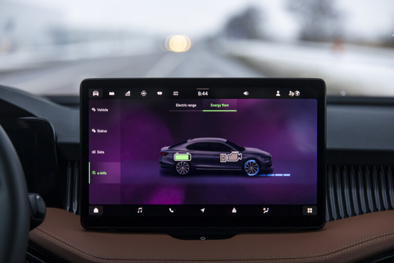 A display that visualizes energy flows can be a useful tool for making the most of a plug-in hybrid