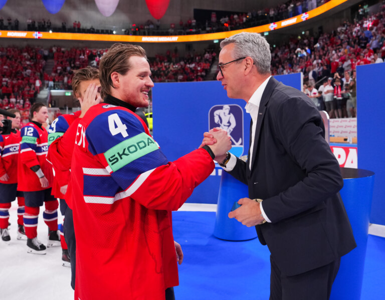 Mistrovství světa IIHF v ledním hokeji 2026: Cenu pro nejužitečnějšího hráče navrženou oddělením Škoda Design získal Roman Josi