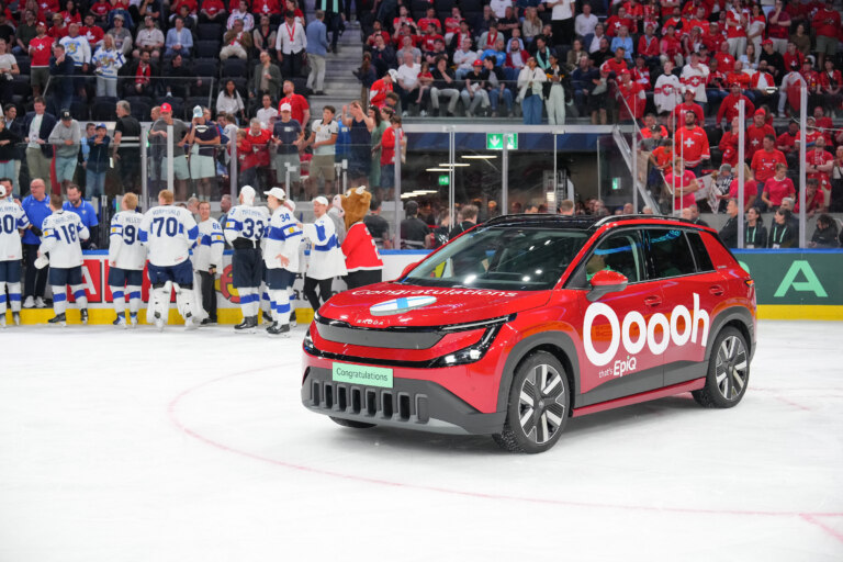 Mistrovství světa IIHF v ledním hokeji 2026: Cenu pro nejužitečnějšího hráče navrženou oddělením Škoda Design získal Roman Josi