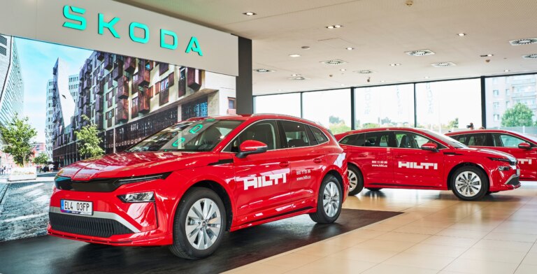 Škoda Auto předala flotilu plně elektrických vozů Enyaq společnosti Hilti ČR