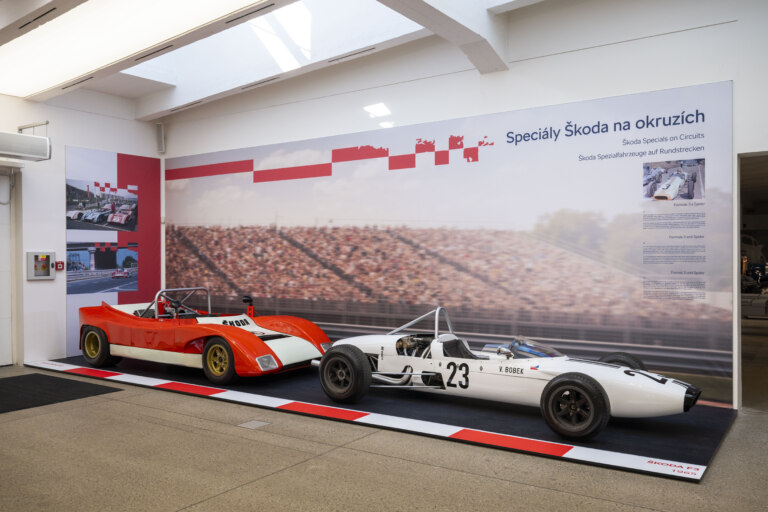 Formule 3 a Spider připomínají speciály Škoda na okruzích.