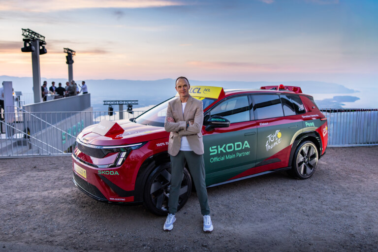Chris Froome with Škoda Peaq for Tour de France