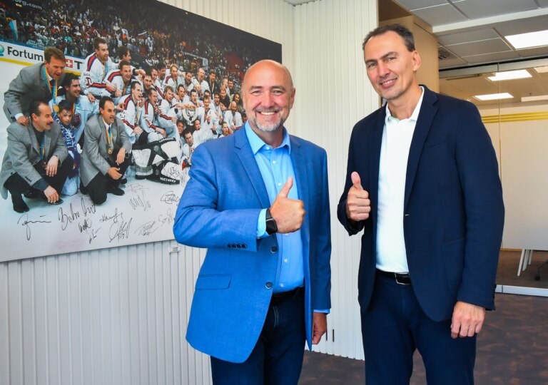 Škoda Auto Slovensko predlžuje partnerstvo so slovenským hokejom, podporí ho aj v ďalších sezónach