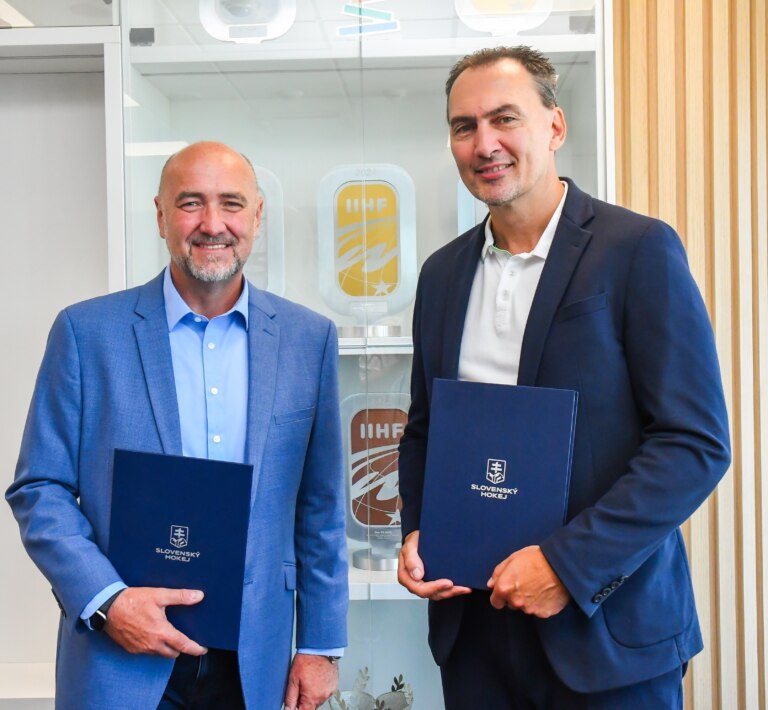 Škoda Auto Slovensko predlžuje partnerstvo so slovenským hokejom, podporí ho aj v ďalších sezónach