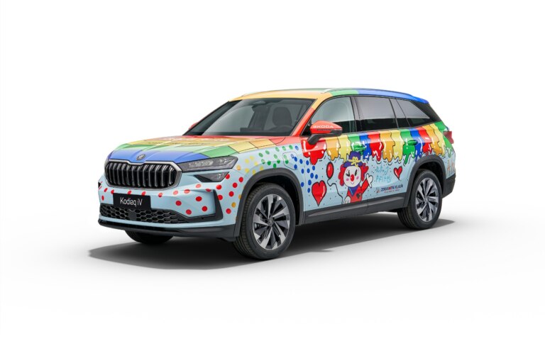 Škoda Auto předala na Zlín Film Festivalu tři automobily organizaci Zdravotní klaun