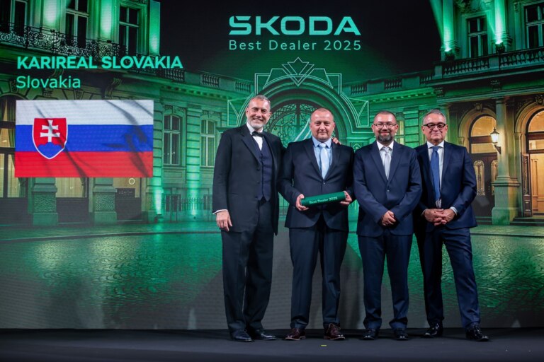 Škoda Auto pozná najlepších predajcov. Za Slovensko si ocenenie prevzal KARIREAL SLOVAKIA