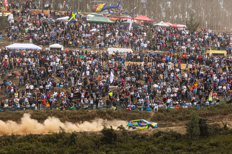 Chainsaws and sparklers. Discover the traditions of rally fans