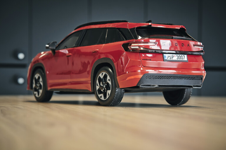 Kodiaq z papíru. Modelář ho vyvíjel a stavěl 700 hodin