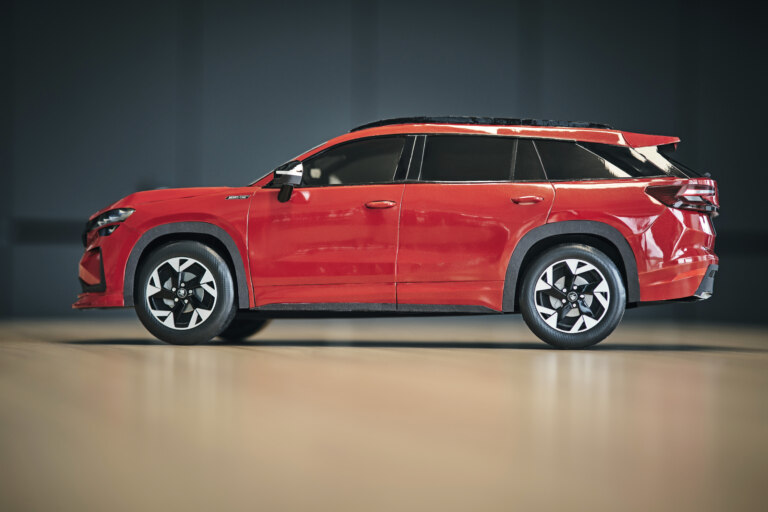 Kodiaq z papíru. Modelář ho vyvíjel a stavěl 700 hodin