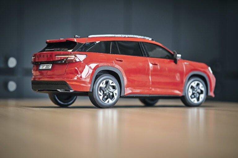 Kodiaq z papíru. Modelář ho vyvíjel a stavěl 700 hodin