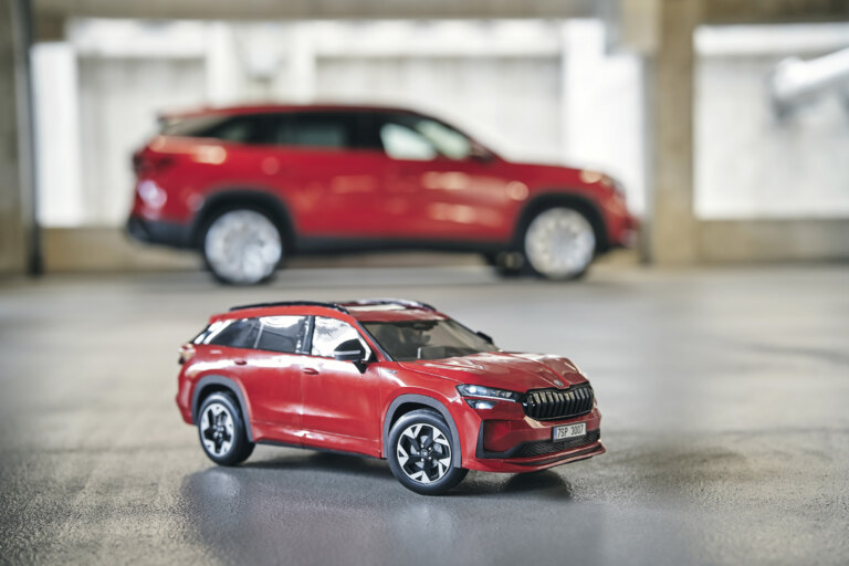 Kodiaq z papíru. Modelář ho vyvíjel a stavěl 700 hodin