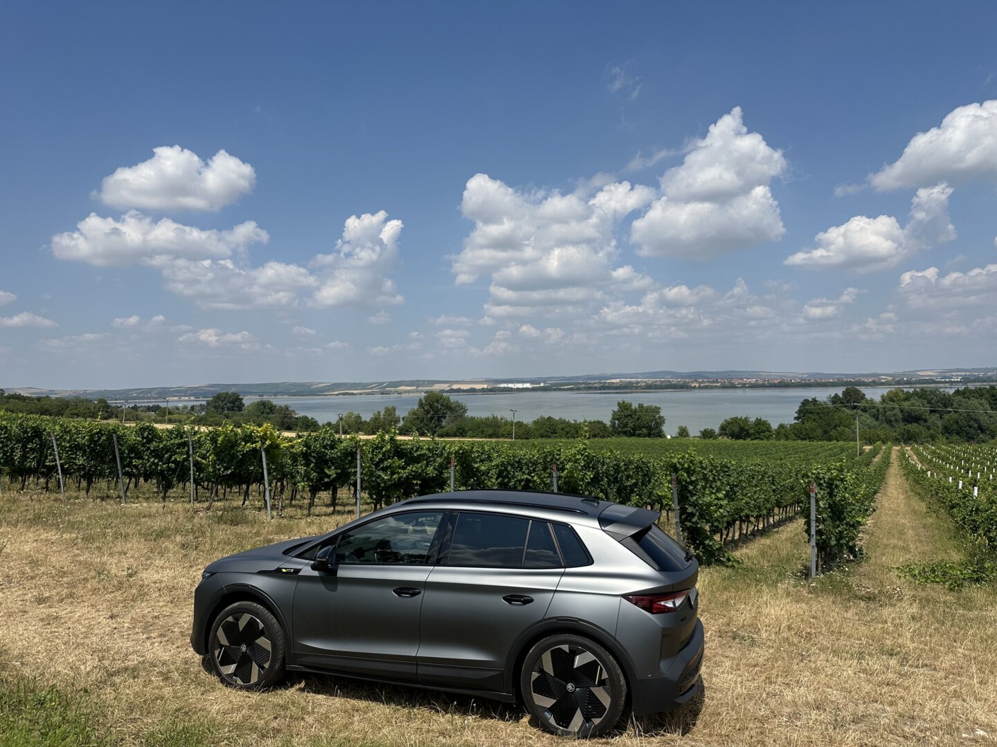 Od Pálavy k Dunaju: Týždeň s modelom Škoda Elroq RS v rytme dvoch kolies