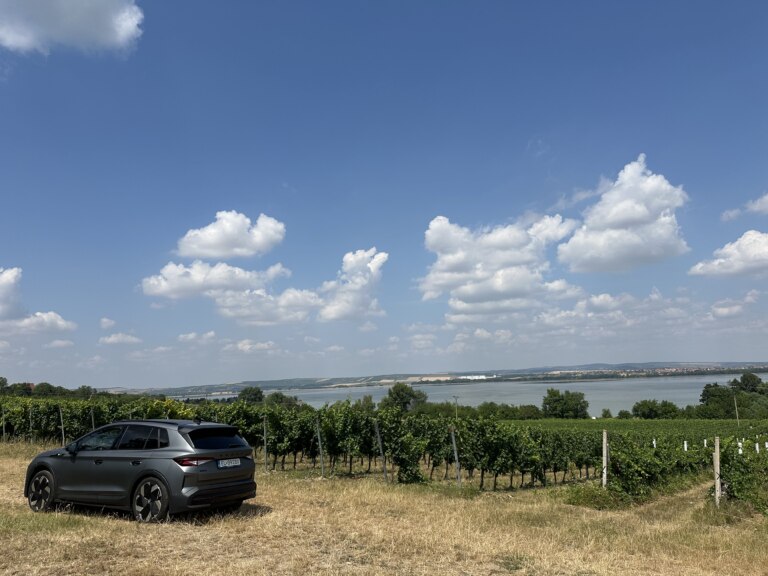 Od Pálavy k Dunaju: Týždeň s modelom Škoda Elroq RS v rytme dvoch kolies
